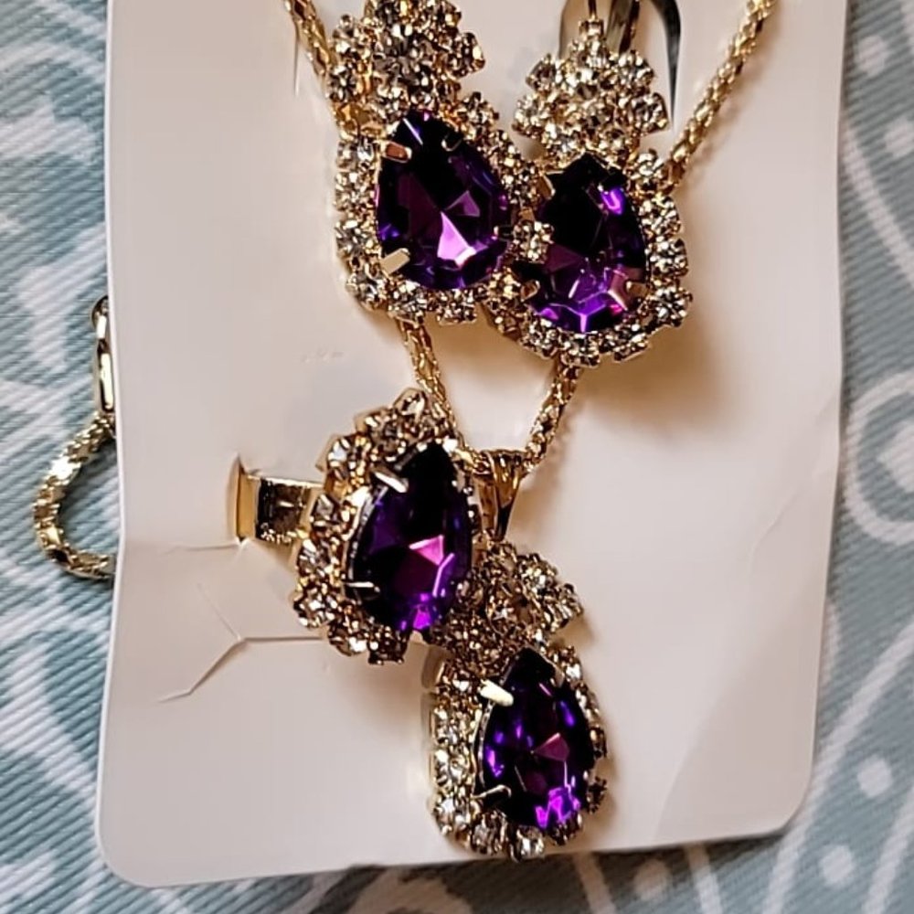 Necklace Set - Picture 3 of 3